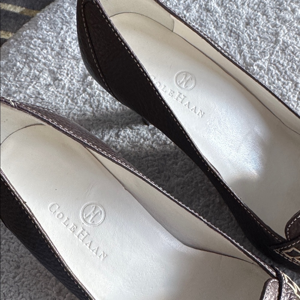 Cole Haan pebbled bronze leather loafer style heels. Metal bar accent Size 6 1/2 - Picture 4 of 6